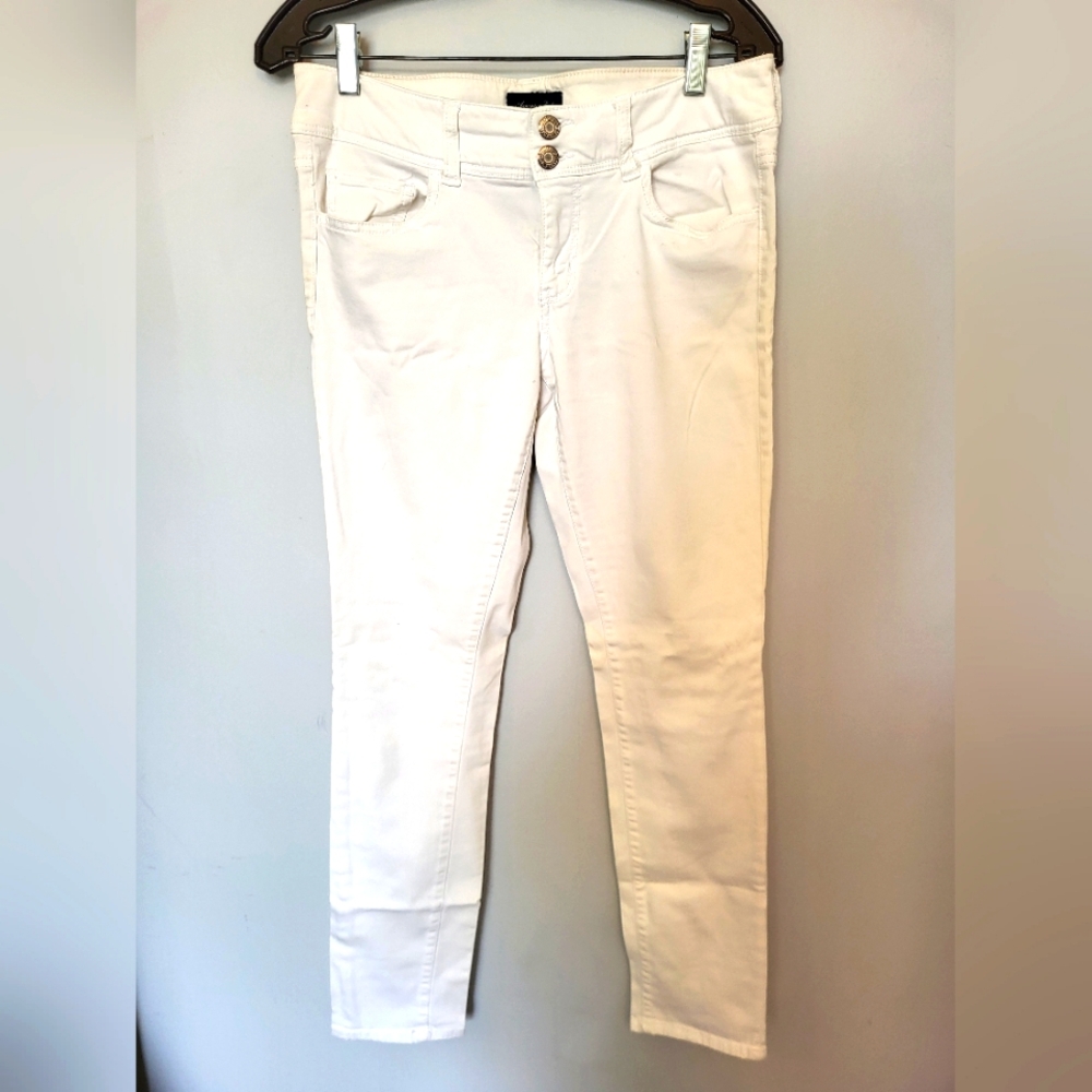 American Eagle Outfitters super stretch white jeans size 8